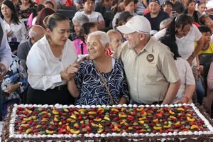 Carmen de la Rosa reconoce la fuerza de las mujeres adultas mayores de Neza